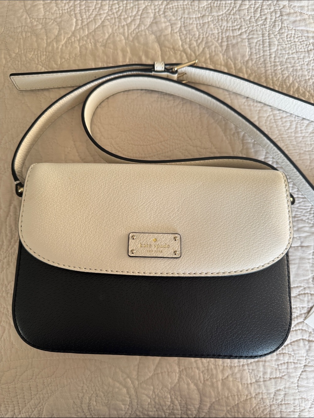 NWOT Kate Spade black and cream leather shoulder/crossbody handbag